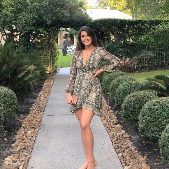 Profile Picture of Elizabeth Cerezo (@cerezoelizabeth) on Poshmark