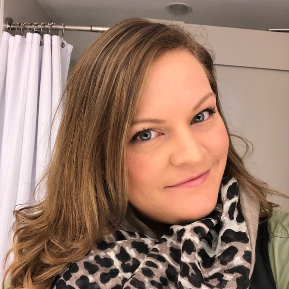 Profile Picture of Jenny Pankow (@jennypank17) on Poshmark