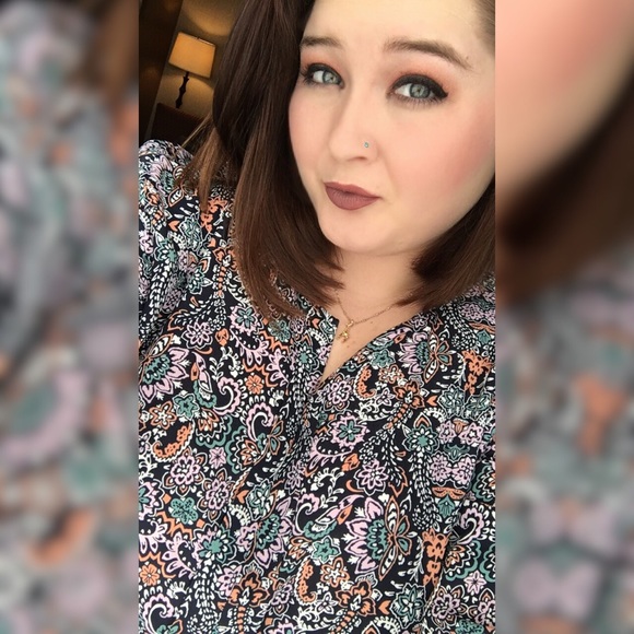 Profile Picture of Taylor Setzer (@teasetza) on Poshmark