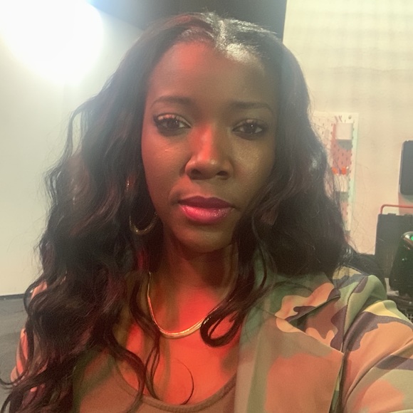 Profile Picture of Domonique Jones (@itsherworld) on Poshmark