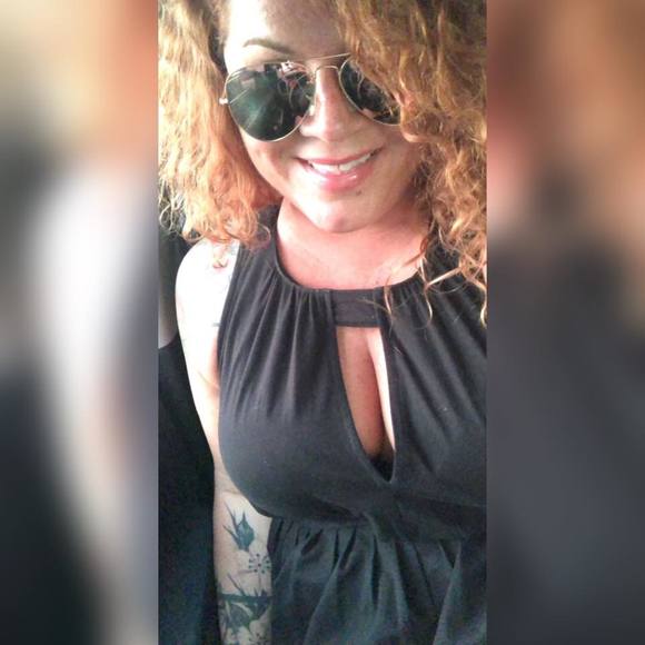 Profile Picture of Lynn Lambert (@rossie_elaine) on Poshmark