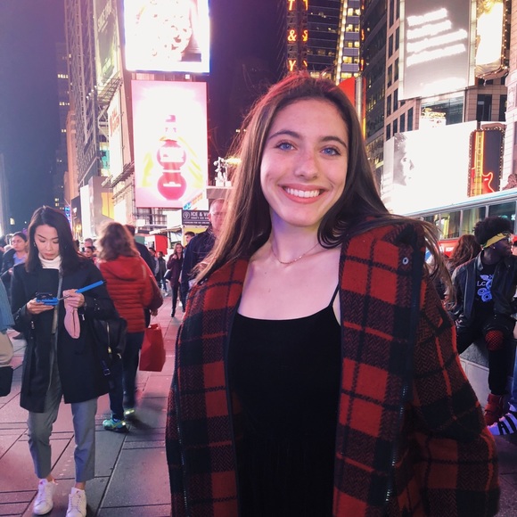 Marielle Dibbini - Poshmark Profile Picture of Marielle Dibbini (@marielledibbini) on Poshmark