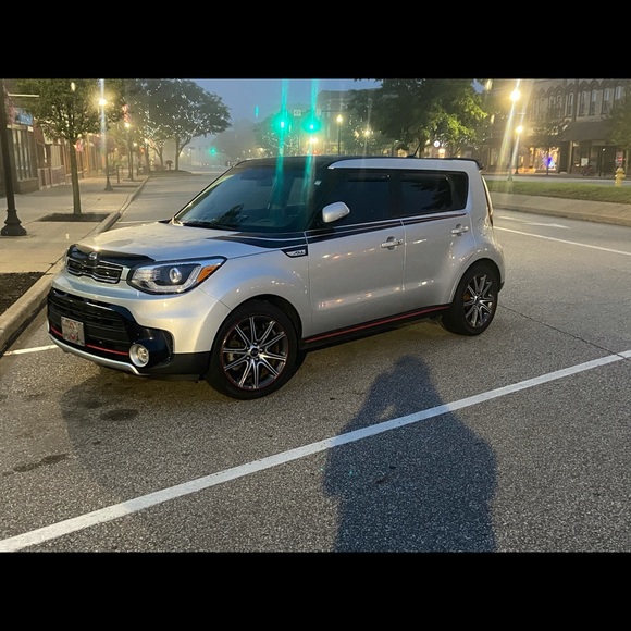 Profile Picture of Jason Graham (@jasonrgraham1) on Poshmark