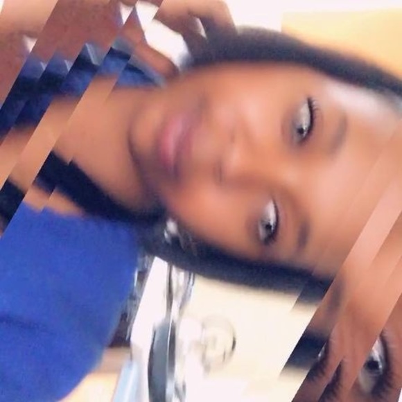 Profile Picture of Nikki Singleton (@nikkisinglet198) on Poshmark