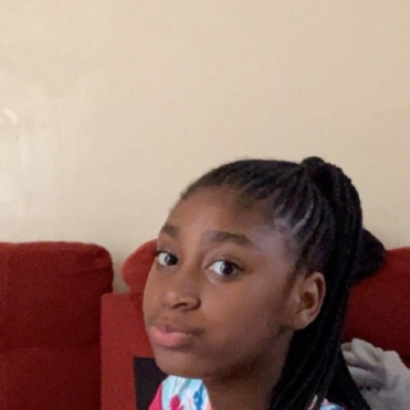 Profile Picture of Jacquel Louallen (@jacquellouallen) on Poshmark