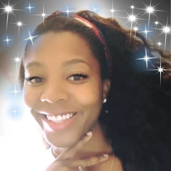 Profile Picture of Kathereen Lapointe (@kathereenlap) on Poshmark