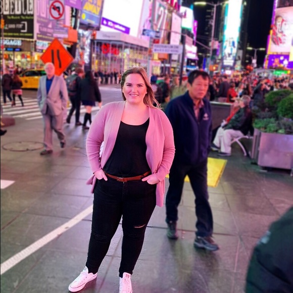 Profile Picture of Kristine Eidsness (@kmeidsness) on Poshmark