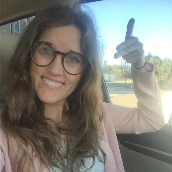 Profile Picture of Anna Black (@legallybananas) on Poshmark