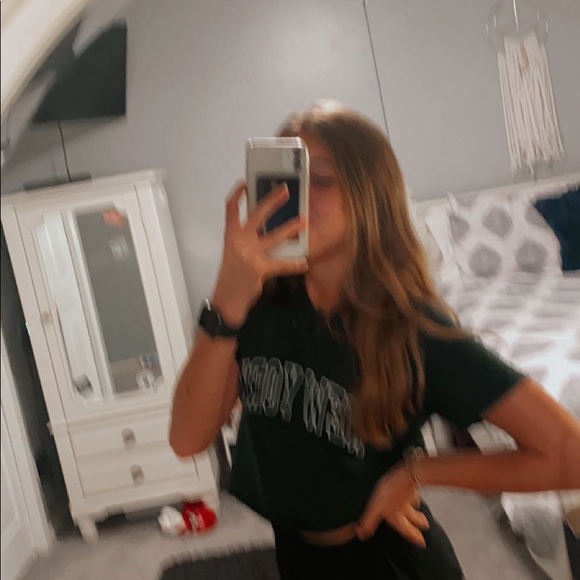 Profile Picture of Sophia Whitwer (@sophiawhit_) on Poshmark