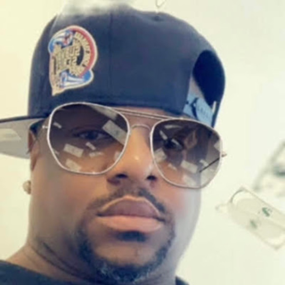 Profile Picture of Benjamin Ellis (@mrbigthinking) on Poshmark