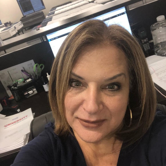 Profile Picture of Lisa Catalano (@lisacat59) on Poshmark