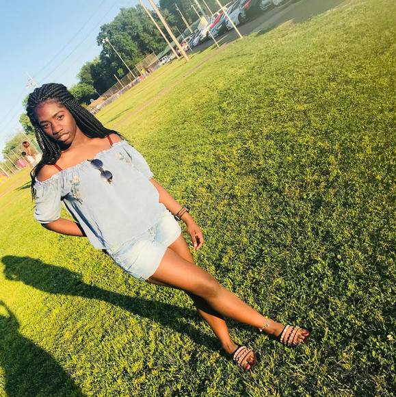 Profile Picture of Brookelynn Hatchett (@brookelynnhatch) on Poshmark