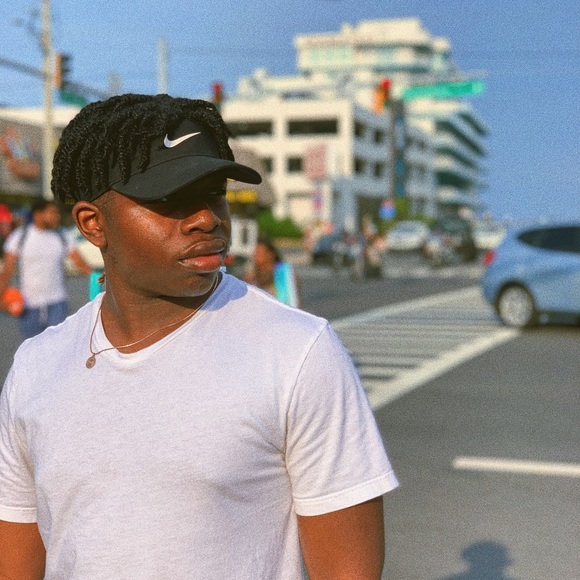 Profile Picture of Chandler Bradford (@therealchanb) on Poshmark