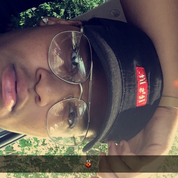 Profile Picture of Victoria Hogue (@keyztori) on Poshmark