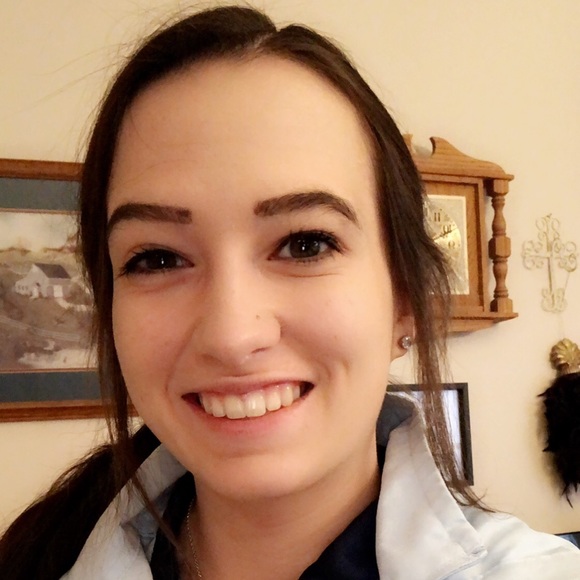 Profile Picture of Abby Tyler (@abbyraet) on Poshmark
