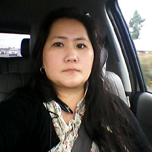 Profile Picture of Melissa Vue (@melissa672) on Poshmark