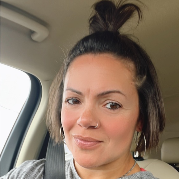 Profile Picture of Dawnmarie Cabrera (@dmc32683) on Poshmark
