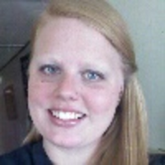 Profile Picture of Tiffany Spaulding (@sniff) on Poshmark