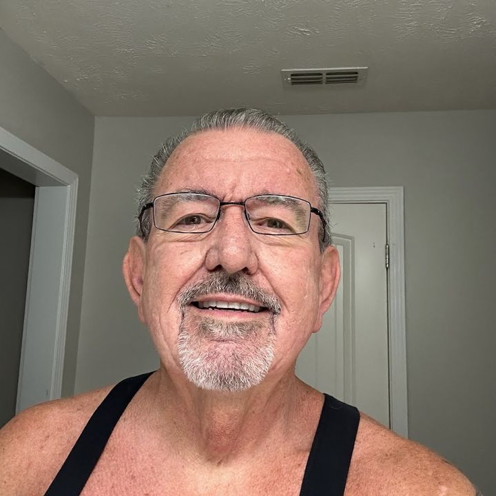 Profile Picture of markstellywarren (@markstellywarren) on Tiktok