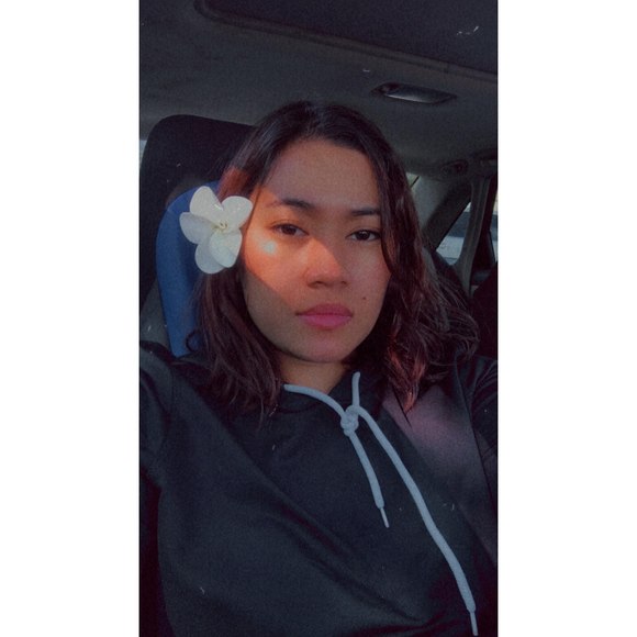 Profile Picture of Vitolina Petelo (@jeanniepetelo01) on Poshmark