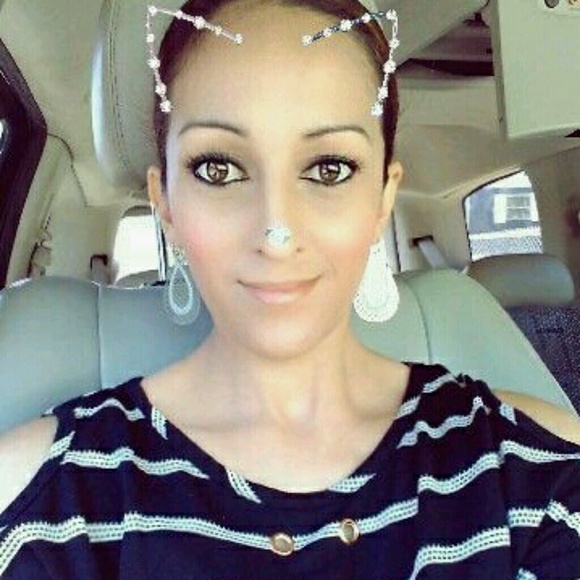 Profile Picture of Carmen Villarreal (@carmenmaribel) on Poshmark