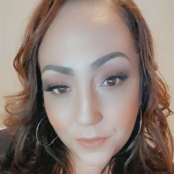 Profile Picture of Crespina Mangual (@crespinam) on Poshmark