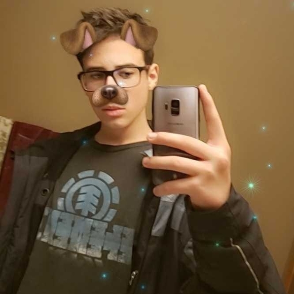 Profile Picture of Tyler Milton (@howtoeatbeans) on Poshmark