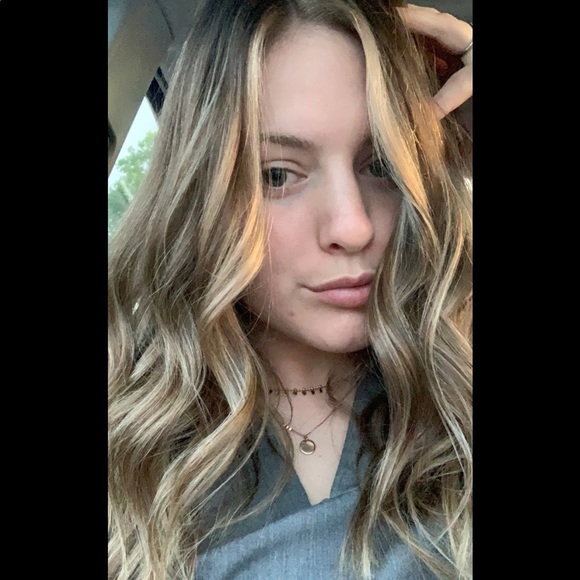 Profile Picture of Shelby Buffham (@shelbybuffham) on Poshmark