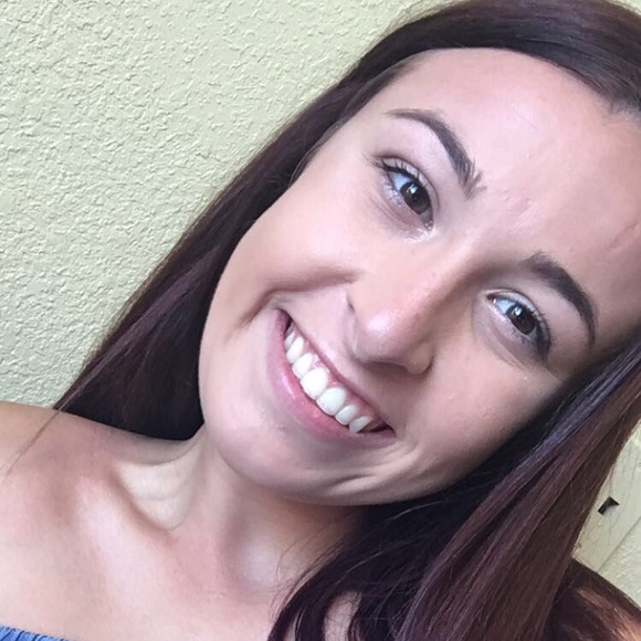 Hannah Burkhardt - Poshmark Profile Picture of Hannah Burkhardt (@hburkhardt022) on Poshmark