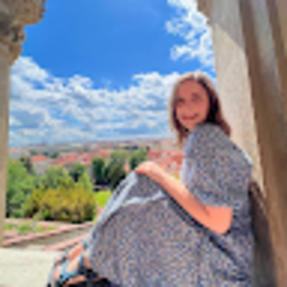 Profile Picture of Melissa Lofthouse (@melissalofty) on Poshmark