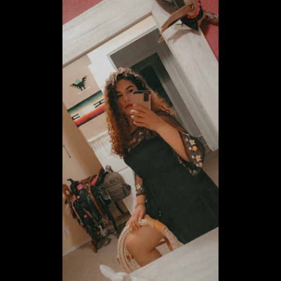 Profile Picture of Anahi Jimenez (@anadlcjmz) on Poshmark