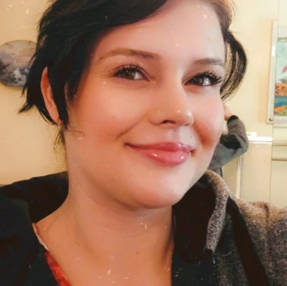 Sabrina Connell - Poshmark Profile Picture of Sabrina Connell (@sabrinaconnell) on Poshmark