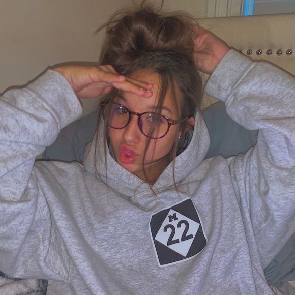 Profile Picture of Madison Stechow (@madisonstechow) on Poshmark