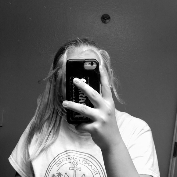 Profile Picture of Athena Hodges (@athena_hodges) on Poshmark