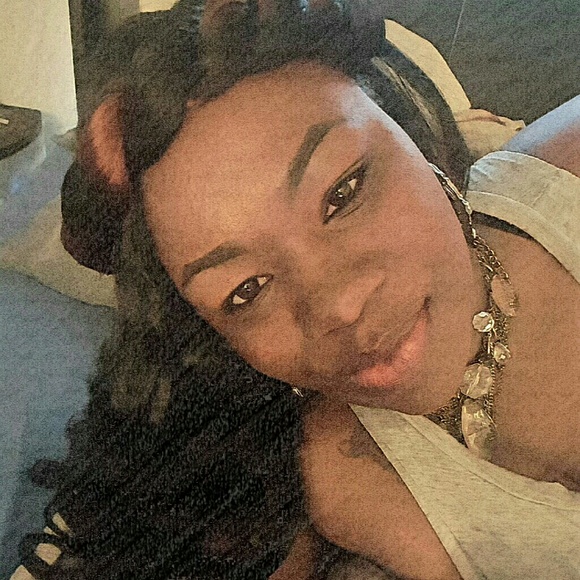 Profile Picture of Crystal Martin (@cmartin17111) on Poshmark