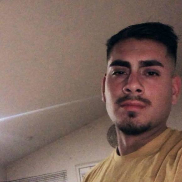 Profile Picture of Steven Perez (@oye_guero) on Poshmark