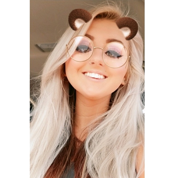 Profile Picture of Alexandra Tietge (@lexietietge) on Poshmark