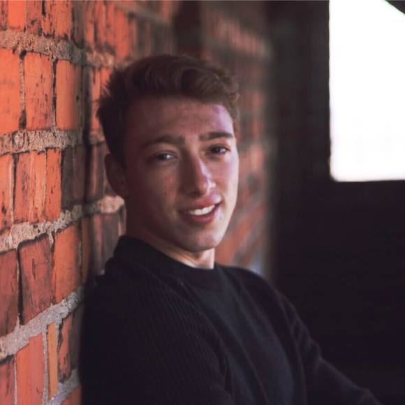 Profile Picture of Max Goodman (@maxoman13) on Poshmark