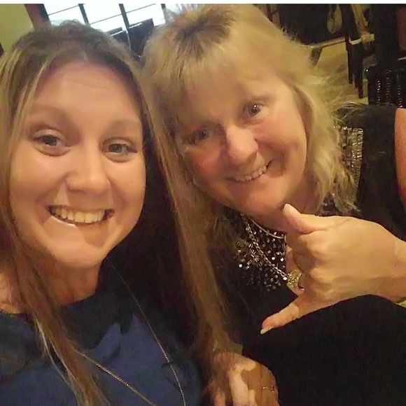 Profile Picture of Amanda Cassara (@adcassara) on Poshmark