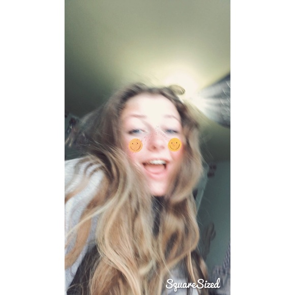 Profile Picture of Aubrey Zosel (@aubreyz10) on Poshmark