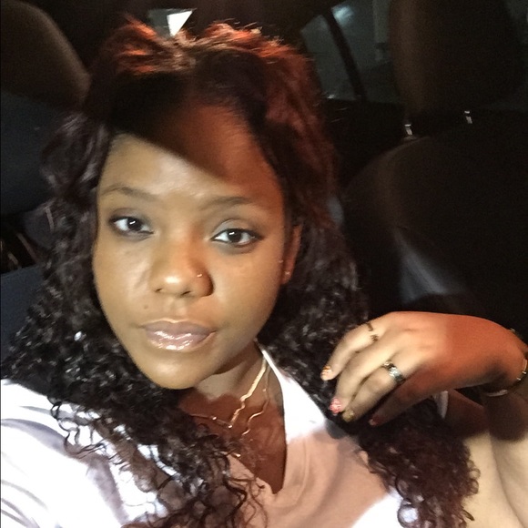 Profile Picture of Shevelle Rittrr (@mya_mommy_8913) on Poshmark