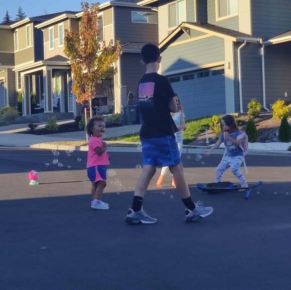 Profile Picture of Colette Hevly (@ckelln) on Poshmark