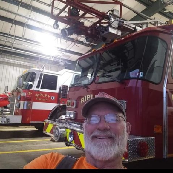 Profile Picture of Michael Boggess (@outbacfarms) on Poshmark