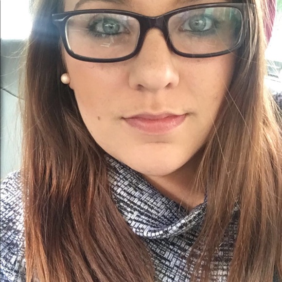 Profile Picture of Amber Spivey (@riseupsun) on Poshmark