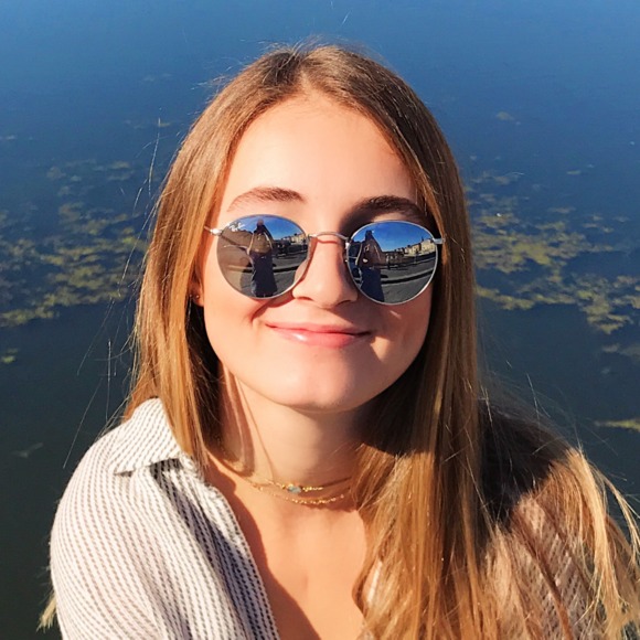 Profile Picture of Piper Tozer (@pipermtozer) on Poshmark