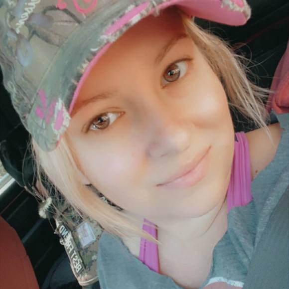 Profile Picture of Miranda Knall (@mirandaknall) on Poshmark