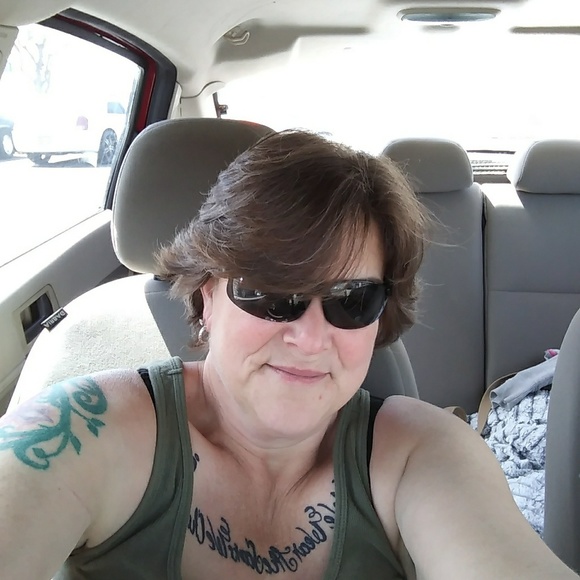 Profile Picture of Jennifer Houk (@hazelizs68) on Poshmark