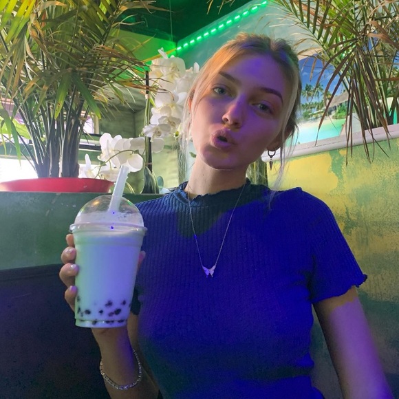 Profile Picture of Tori Evans (@torivns) on Poshmark