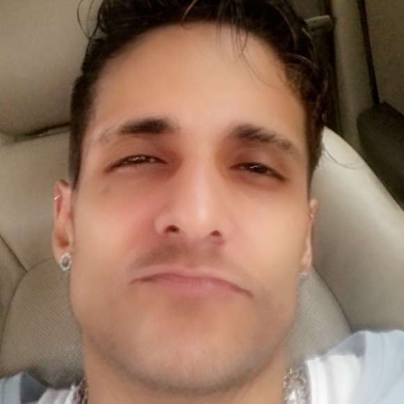 Profile Picture of Alex Bermudez (@bullet_413) on Poshmark