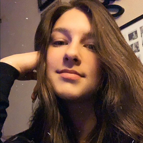 Profile Picture of Riley Sistek (@rileysistek) on Poshmark